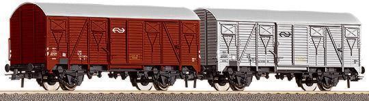 Set of 2 Box cars for Margarine transport<br /><a href='images/pictures/Roco/45967.jpg' target='_blank'>Full size image</a>